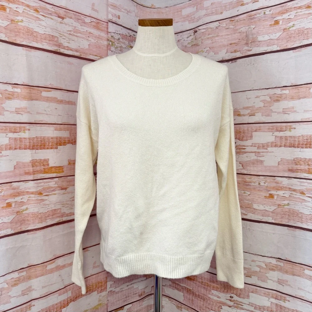 NEW Bass Inverted Pleat Back Sweater - Picture 2 of 6